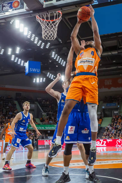 着球迷与媒 着球迷与媒