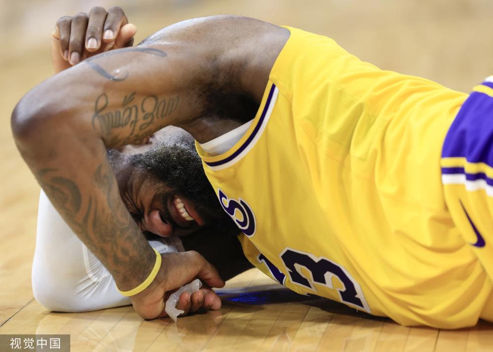 对三分线的 对三分线的